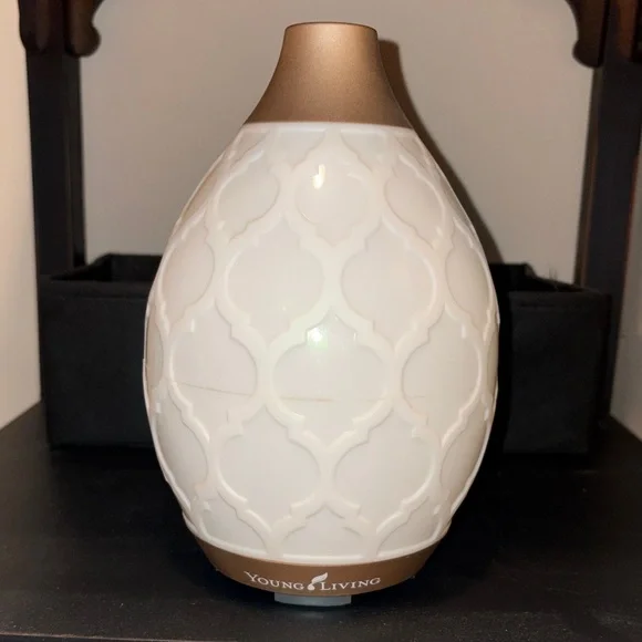 Young Living Diffuser - Picture 1 of 8